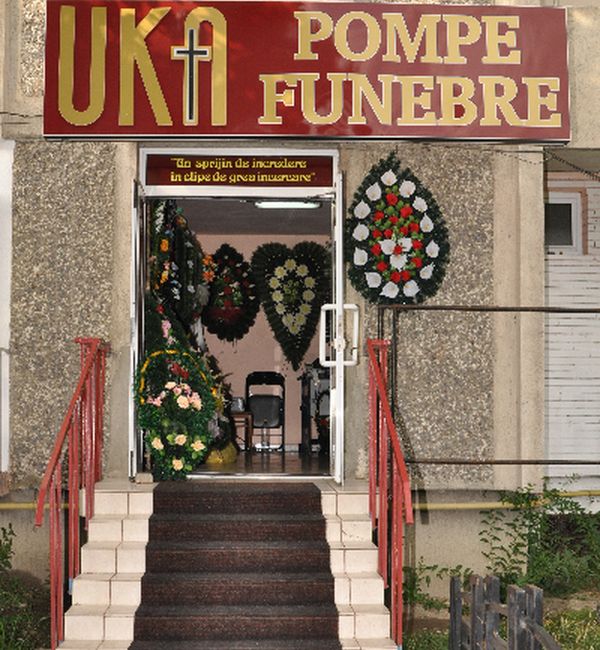Intrarea in magazinul UKA POMPE FUNEBRE, Bulevardul 9 Mai nr. 21